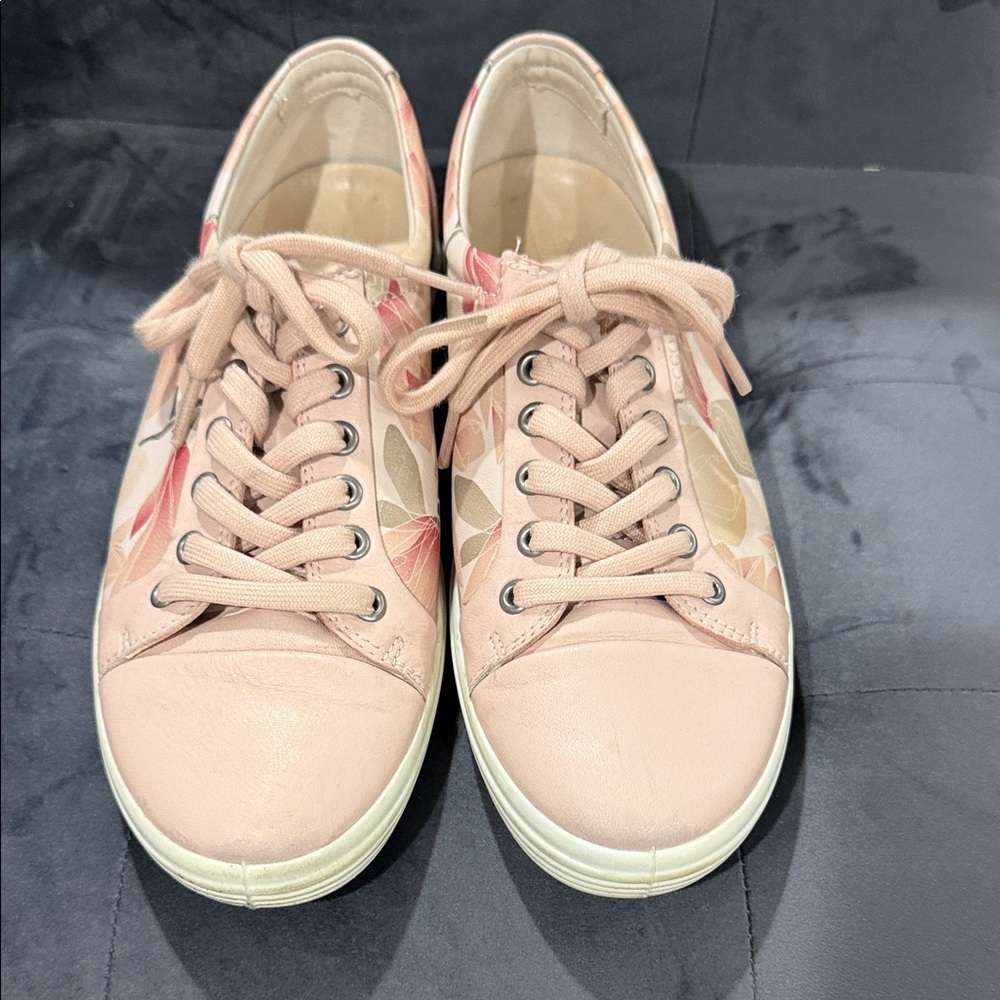 Ecco Women's Pink Floral Lace-Up Sneakers